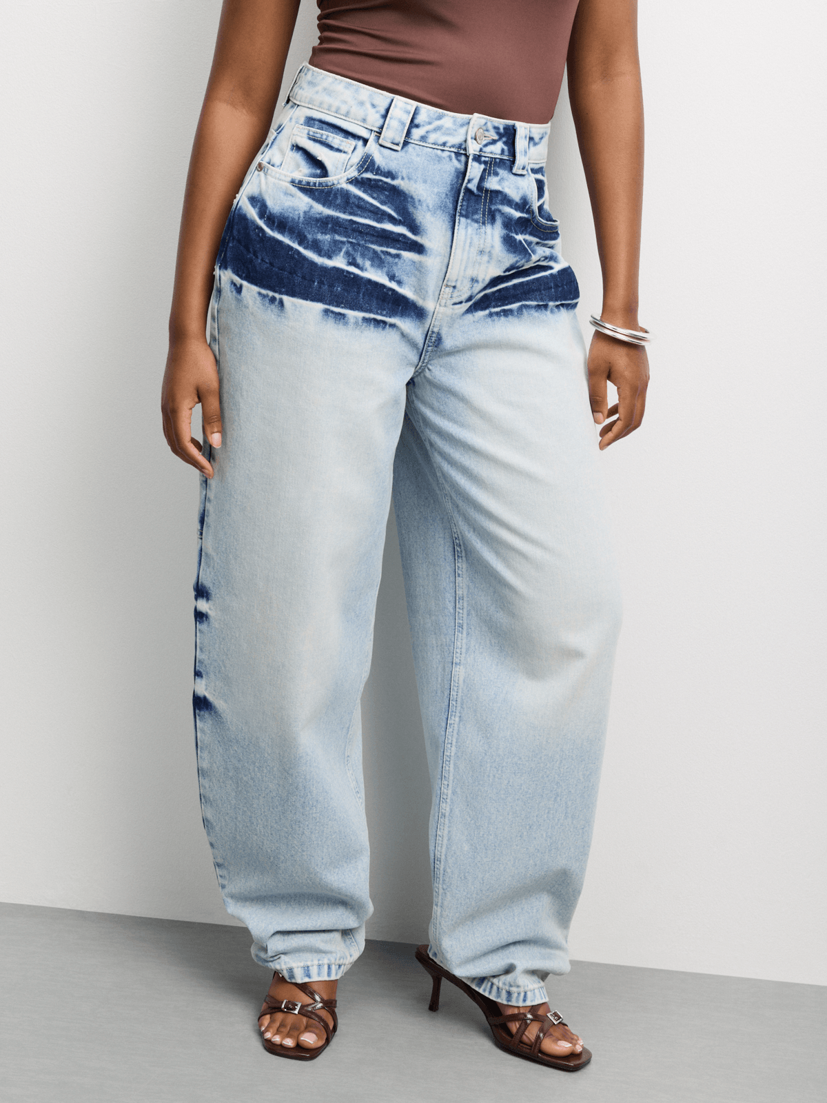 The FIX Women's Bleached Wash Barrel Jeans